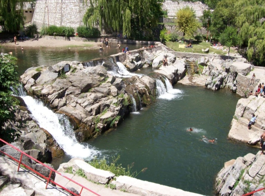 El Volcán, en San Luis: naturaleza, historia y un destino ideal para descansar en plena sierra.