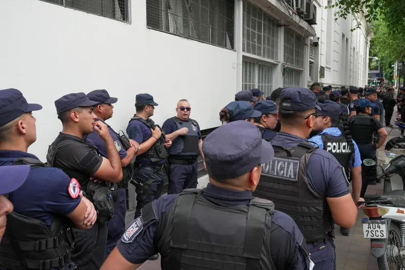 Mendoza en shock: dos policías, una tragedia