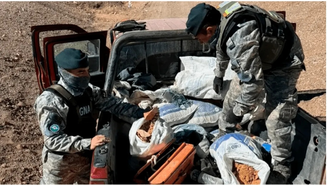 Cuatro chilenos entraron por un paso clandestino para saquear oro en San Juan