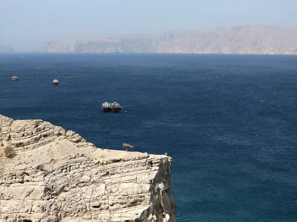 Irán volvió a cerrar el estrecho de Ormuz para todos los buques mientras sigue la tensión con Washington