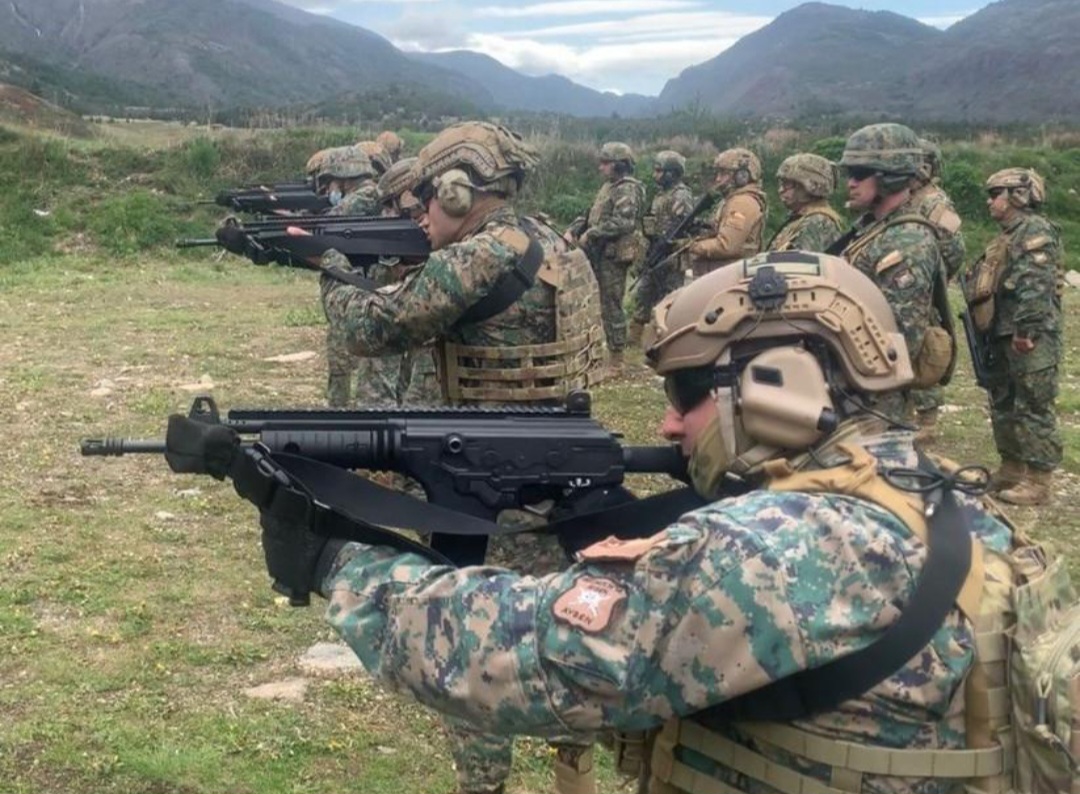 Defensa refuerza al Ejército: llegan fusiles y municiones israelíes