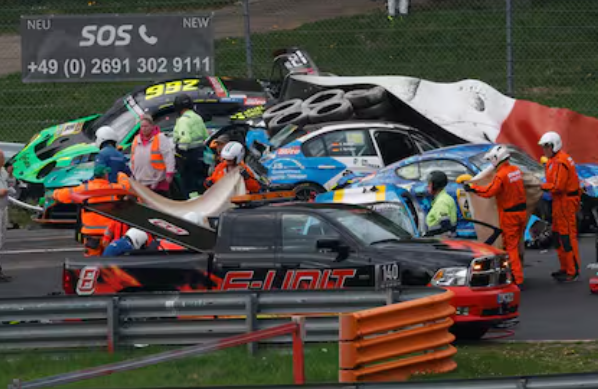 TRAGEDIA EN NÜRBURGRING: MURIÓ UN PILOTO TRAS UN ACCIDENTE MÚLTIPLE EN UNA CARRERA DONDE PARTICIPABA VERSTAPPEN