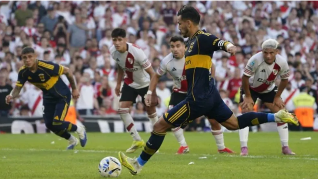 Boca se llevó el Superclásico con un Paredes magistral y terminó con el invicto de Coudet