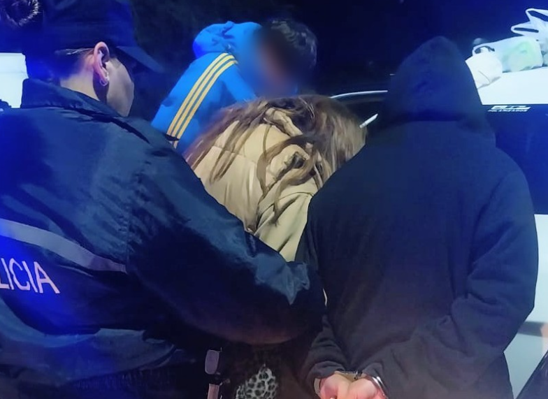 ¡ESTAFA Y DROGAS! Detienen a tres personas por pagar con un billete falso de $20.000 en un kiosco