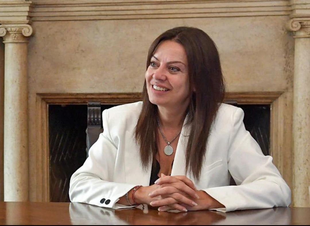 Pettovello avanza con otro fuerte recorte