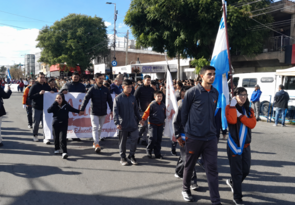 ¡SAN LUIS VISTIÓ SUS CALLES DE CELESTE Y BLANCO! Multitudinario desfile cívico-militar por el 25 de Mayo
