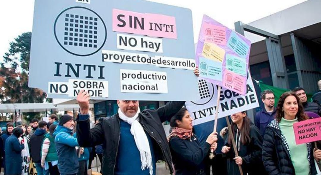 La Justicia frenó despidos en el INTI y golpeó al Gobierno