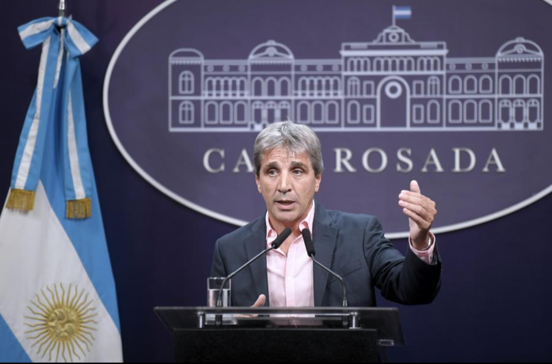 Caputo negó la crisis y estalló la polémica