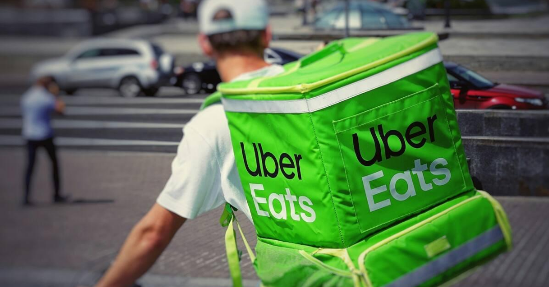 Uber va por el control global del delivery