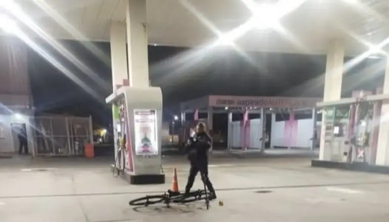 Se resistió a que le robaran la bicicleta y lo balearon