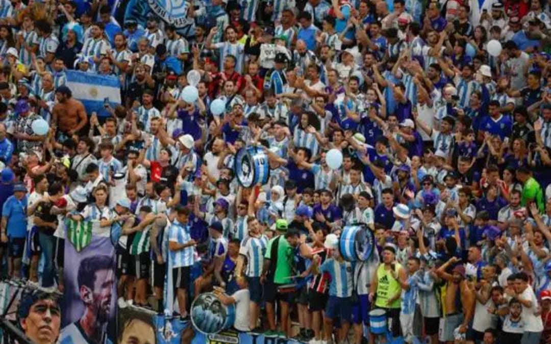 Alentar a la Selección en el Mundial cuesta casi 11 sueldos argentinos