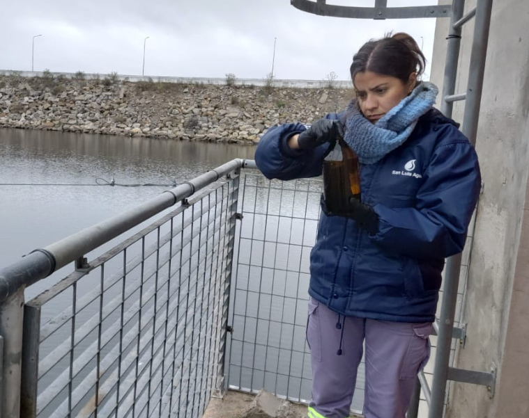 Controles preventivos: tomaron muestras de agua en los diques Esteban Agüero y Berta Vidal de Battini