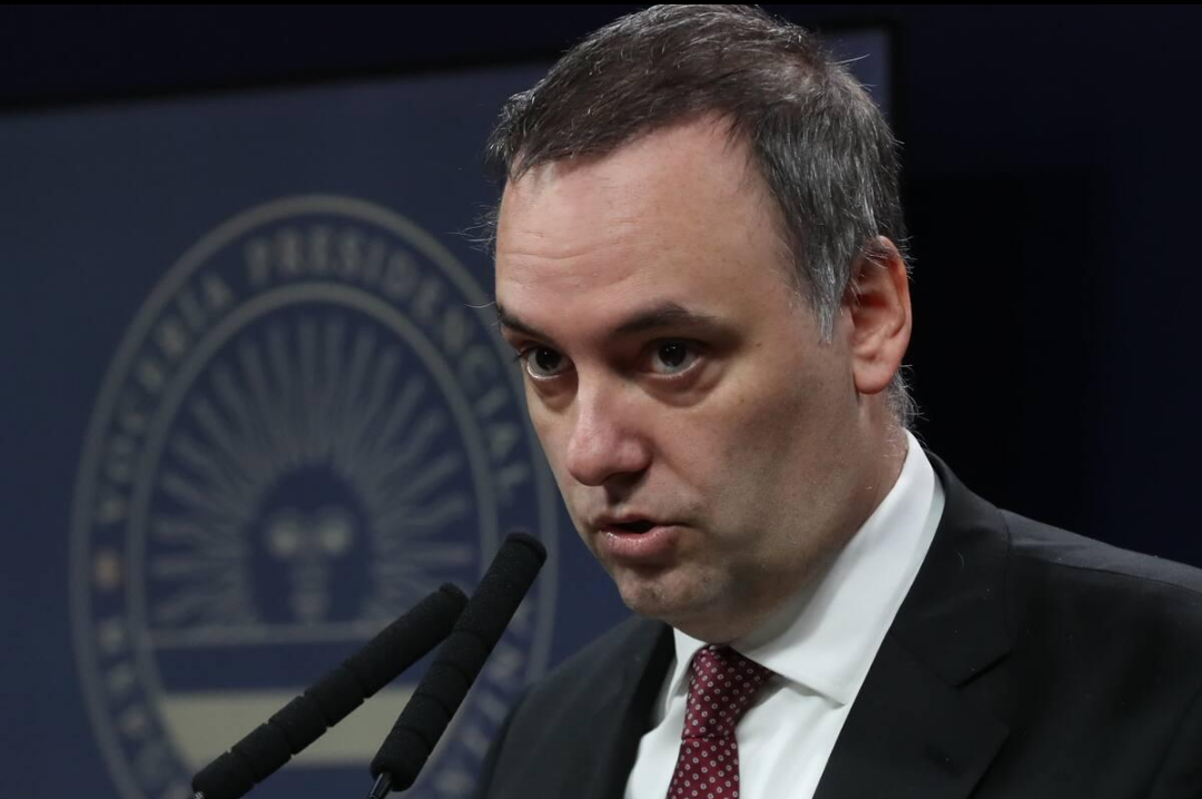 Encuesta: el 79% cree que Manuel Adorni debería dejar el Gobierno, pero la economía sigue siendo la principal preocupación