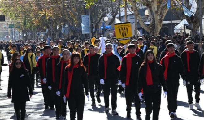 Multitudinario desfile patrio: más de 230 instituciones colmaron la Avenida Mitre en Villa Mercedes por el 9 de Julio