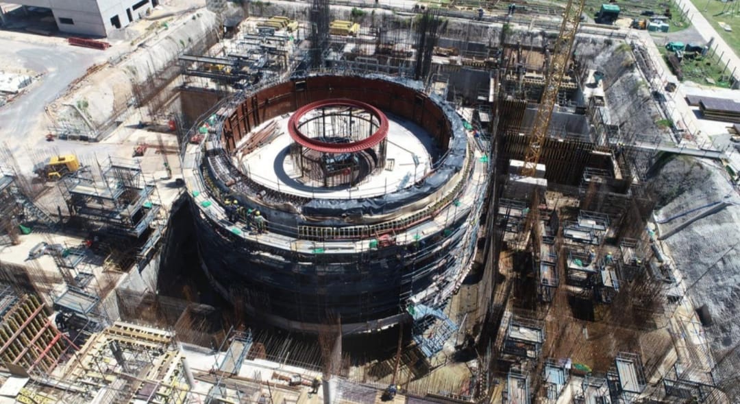 CAREM 25: frenan un reactor con la obra al 80%