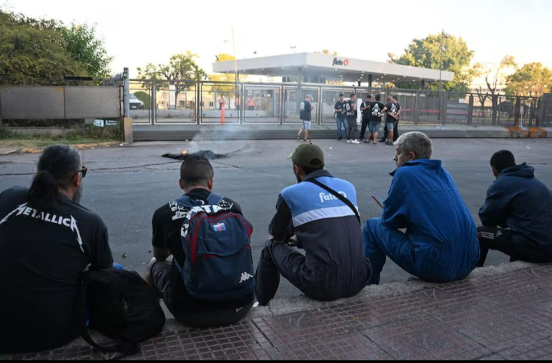 8.734 EMPRESAS MENOS EN SOLO SEIS MESES: TAMBIÉN SE PERDIERON 136.410 EMPLEOS REGISTRADOS