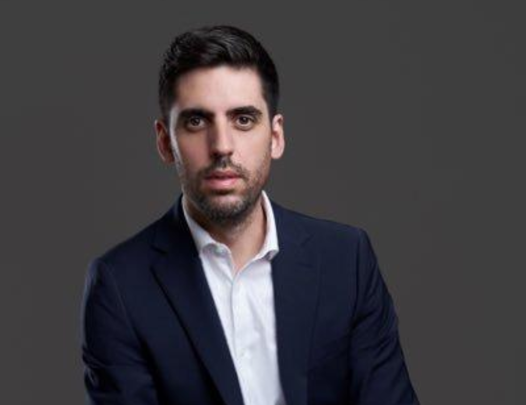 CASIELLES SALE A ROMPER TODO CON “PROYECTO C”: UN LATE NIGHT ARGENTINO, INCÓMODO Y SIN PEDIR PERMISO