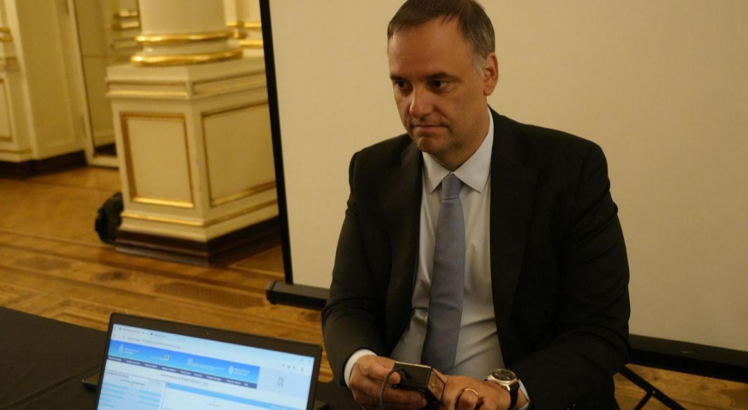 ADORNI PRESENTÓ SU DECLARACIÓN JURADA Y EXPLICÓ EL ORIGEN DE SUS DÓLARES: APUNTÓ A LOS BITCOINS