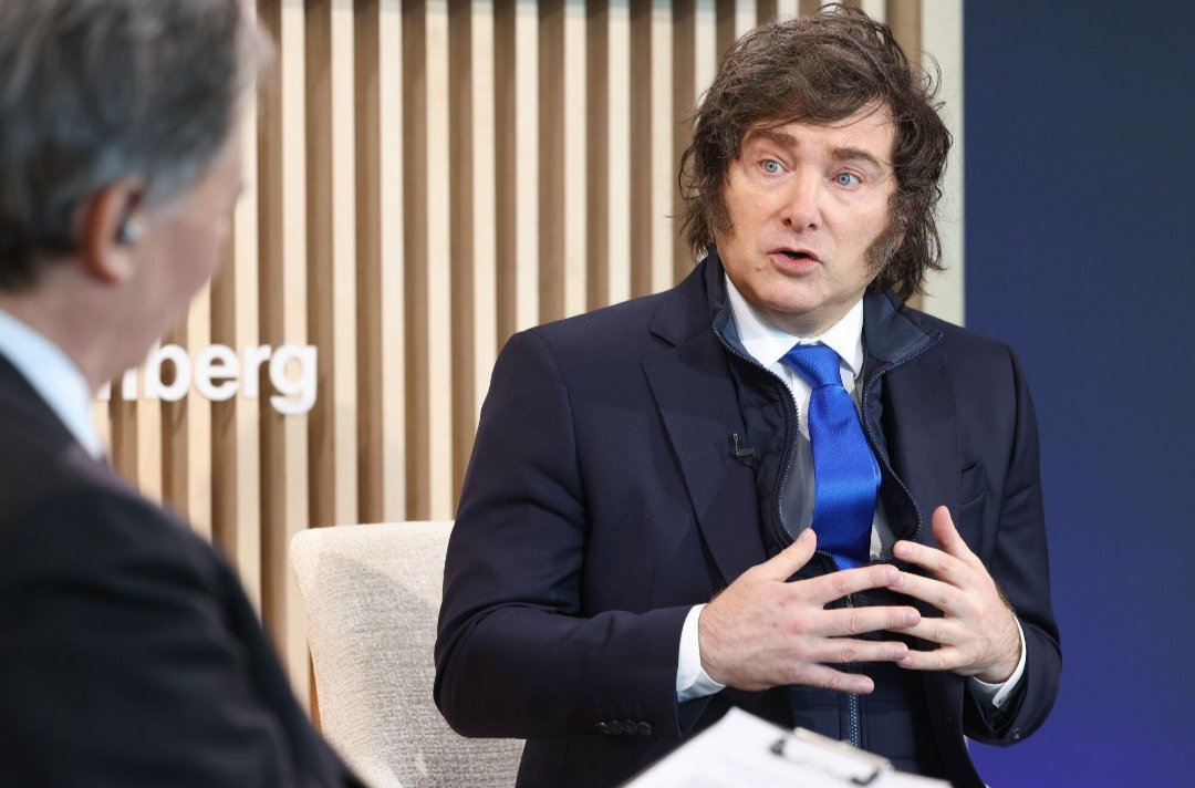 MILEI NEGÓ UNA RECESIÓN Y DEFENDIÓ EL RUMBO ECONÓMICO MIENTRAS UNA ENCUESTA REGISTRA 58% DE IMAGEN NEGATIVA