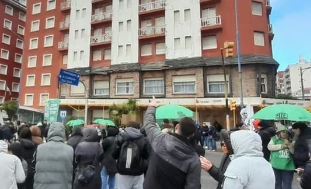 MAR DEL PLATA: 177 TRABAJADORES QUEDAN EN LA INCERTIDUMBRE POR EL CIERRE DE 2 HOTELES Y UNA FARMACIA