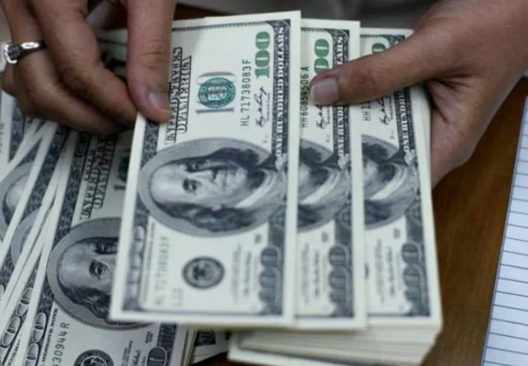 El dólar arrancó octubre en alza y cortó la racha bajista: a cuánto cerró cada cotización