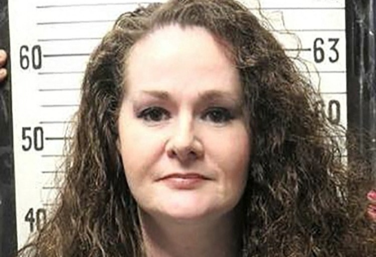 CHRISTA PIKE SOBREVIVIÓ A 2 INYECCIONES LETALES: TENNESSEE SUSPENDIÓ LAS EJECUCIONES Y AHORA INVESTIGA QUÉ FALLÓ