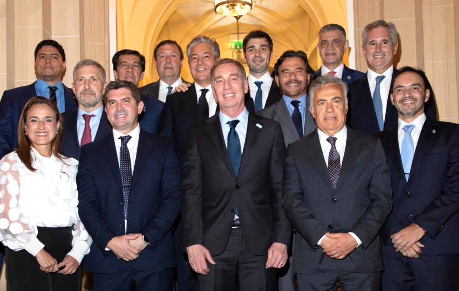 EL GOBIERNO APURA UN PACTO CON 5 GOBERNADORES RADICALES PARA SUSPENDER LAS PASO