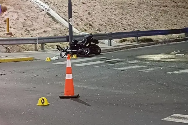 Tragedia en el Puente Favaloro: un joven motociclista de 23 años murió tras un choque contra un auto