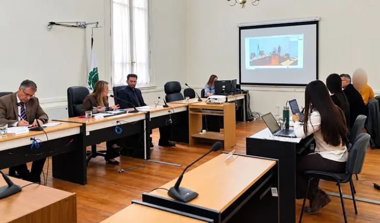 Comienza el juicio: encerró a su novia en el auto por seis horas y abusó de ella en un hotel