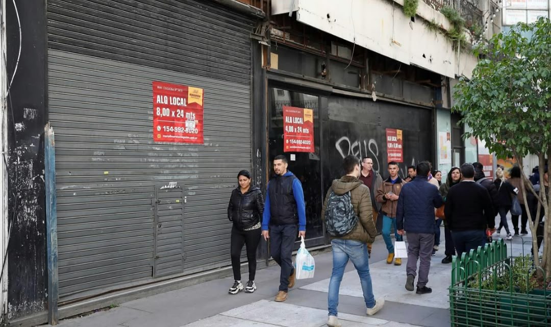 INFLACIÓN, EMPLEO Y CONSUMO: 136.500 PUESTOS DE TRABAJO PERDIDOS Y 10 MESES DE CAÍDA DEL CONSUMO