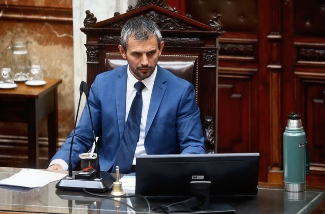 DENUNCIAN CONTRATOS ESTATALES POR $11.700 MILLONES VINCULADOS A MARTÍN MENEM Y SU ENTORNO