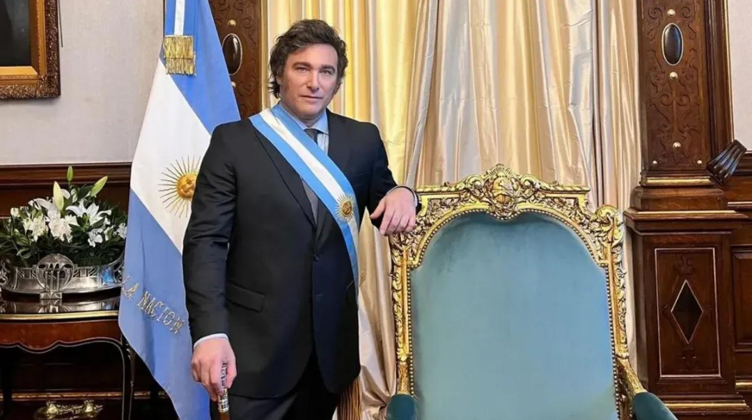 CRECE EL RECHAZO A MILEI: SU IMAGEN NEGATIVA TREPÓ AL 56% TRAS SUS DICHOS SOBRE LLEGAR A FIN DE MES