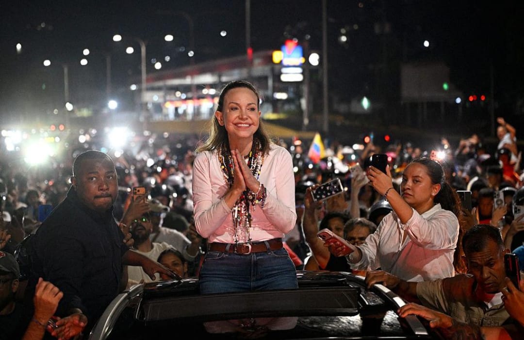 “¡FINALMENTE, CARACAS, ESTOY AQUÍ!”: MARÍA CORINA MACHADO REGRESÓ A VENEZUELA Y FUE RECIBIDA POR UNA MULTITUD